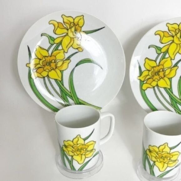 Fitz and Floyd Variations Daffodils 2 plates & 2 mugs set 1979 vintage - Picture 2 of 14